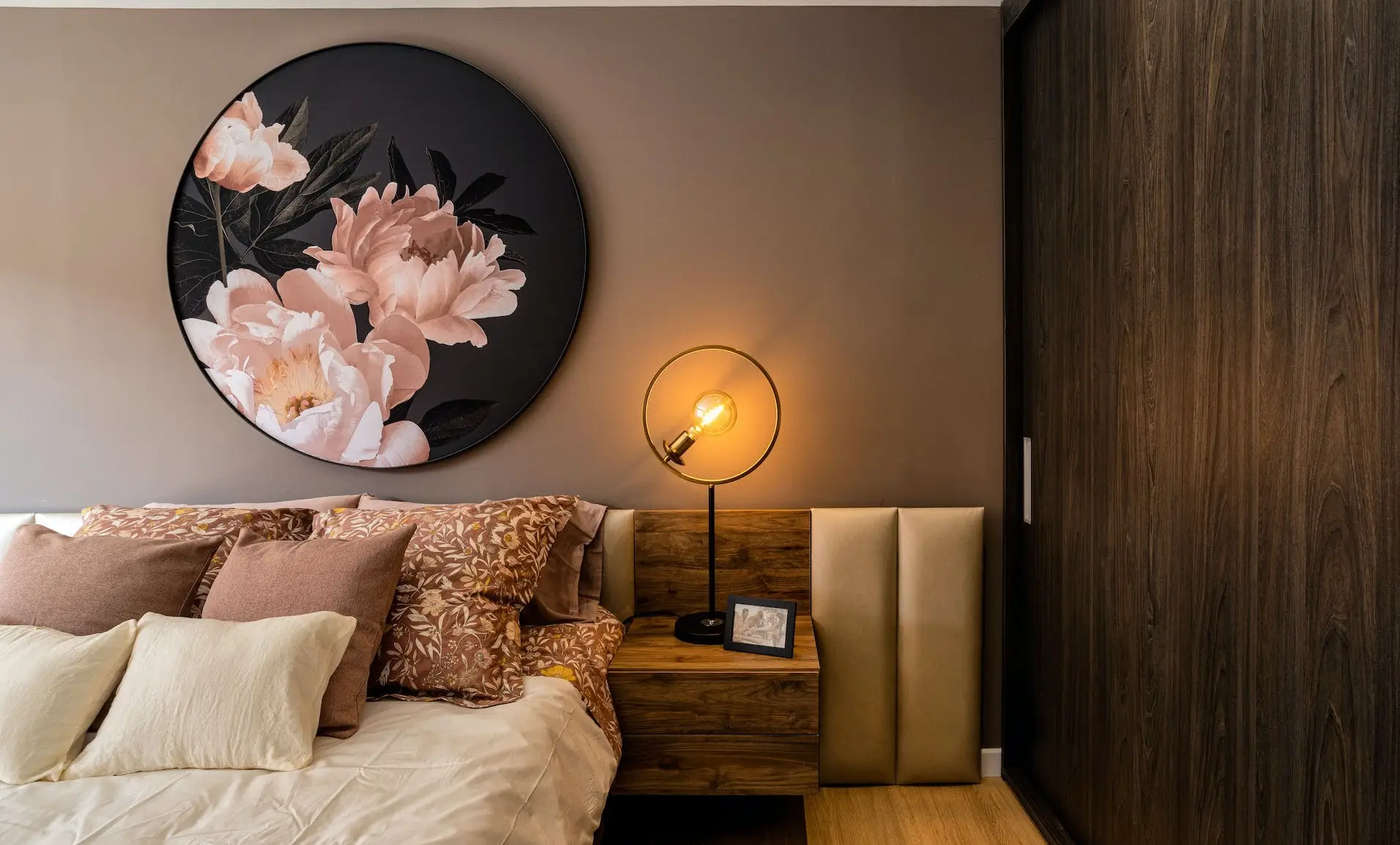circle-paintings-feat-image-1536x927