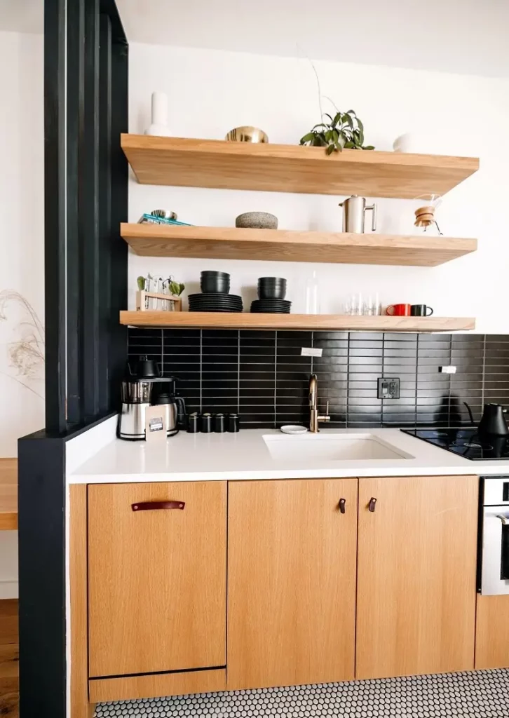 cuisine-ingredients-in-display-decoration-maison-avec-un-petit-budget